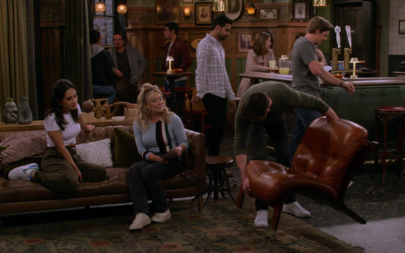 Nike Sneakers of Francia Raisa as Valentina in How I Met Your Father S02E09 The Welcome Protocol (1)