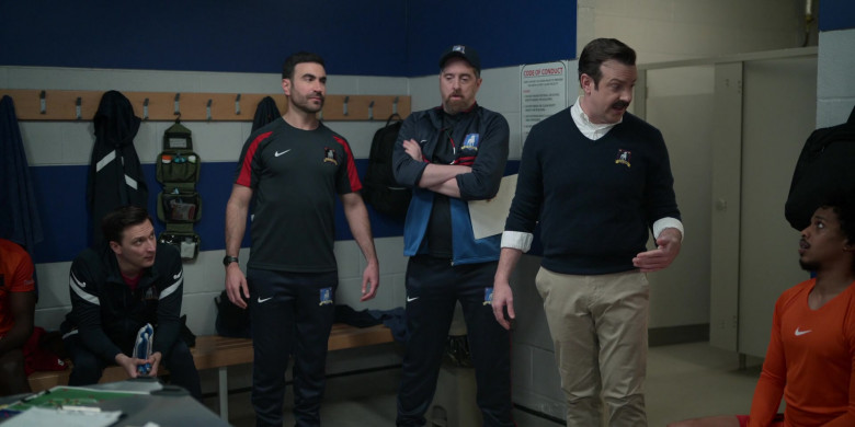Nike Sportswear in Ted Lasso S03E02 (I Don't Want to Go to) Chelsea (12)