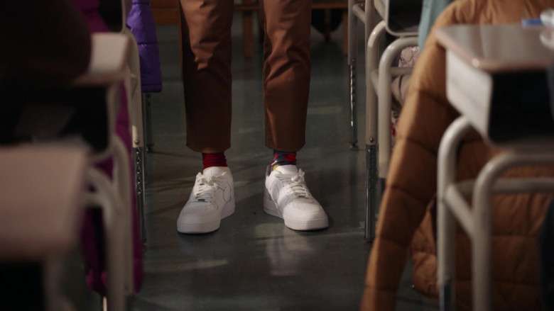 Nike White Sneakers Worn by Chris Perfetti as Jacob Hill in Abbott Elementary S02E17 Mural Arts (1)