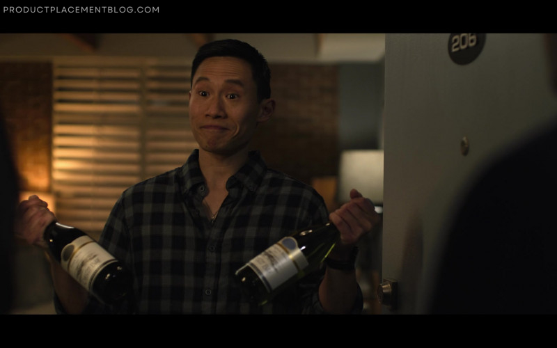 Oyster Bay Marlborough Pinot Noir Bottles in The Night Agent S01E06 Fathoms (2023)