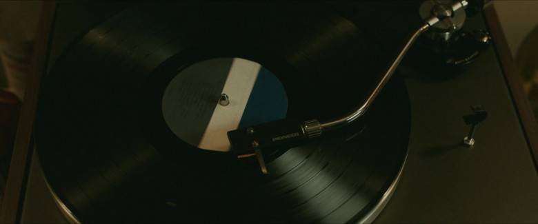 Pioneer Vinyl Player in Daisy Jones & The Six S01E08 Track 8 Looks Like We Made It (2023)