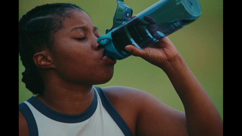 Pogo Water Bottle Held by Dominique Fishback as Dre in Swarm S01E04 Running Scared (1)