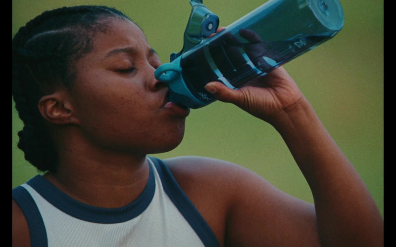 Pogo Water Bottle Held by Dominique Fishback as Dre in Swarm S01E04 Running Scared (1)