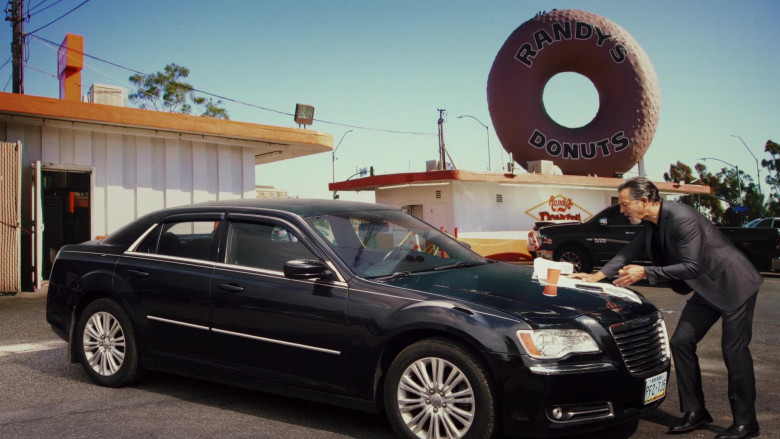 Randy's Donuts in Poker Face S01E10 The Hook (2023)