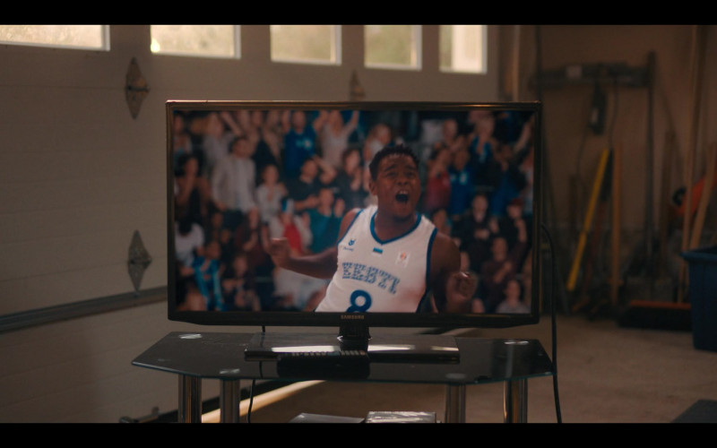 Samsung TVs in Chang Can Dunk (2023)