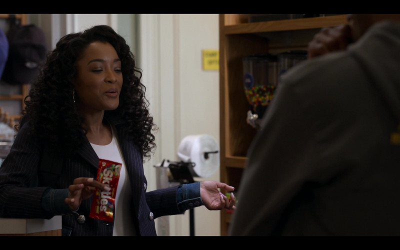 Skittles multicolored fruit-flavored button-shaped candies in Power Book II Ghost S03E02 Need vs. Greed (2023)