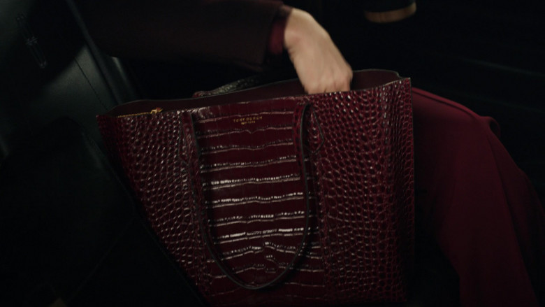 Tory Burch Handbag in The Equalizer S03E10 Do No Harm (2023)