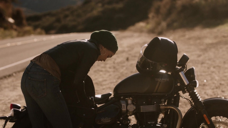 Triumph Motorcycle in 9-1-1 Lone Star S04E08 Control Freaks (2)