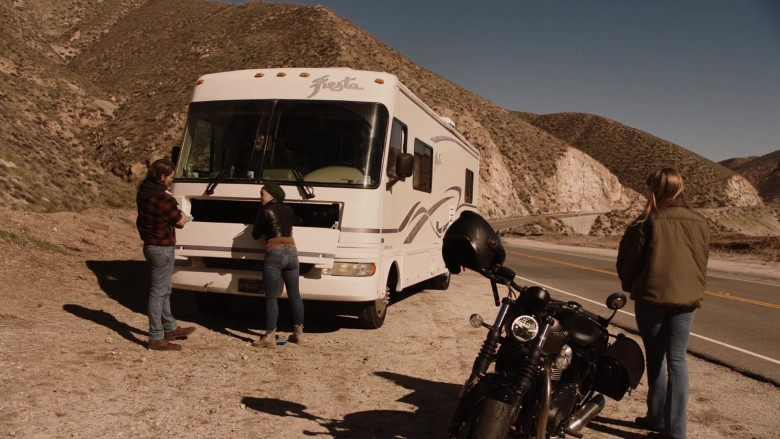 Triumph Motorcycle in 9-1-1 Lone Star S04E08 Control Freaks (3)