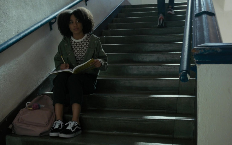 Vans Sneakers in Truth Be Told S03E09 Only Little Secrets (2023)