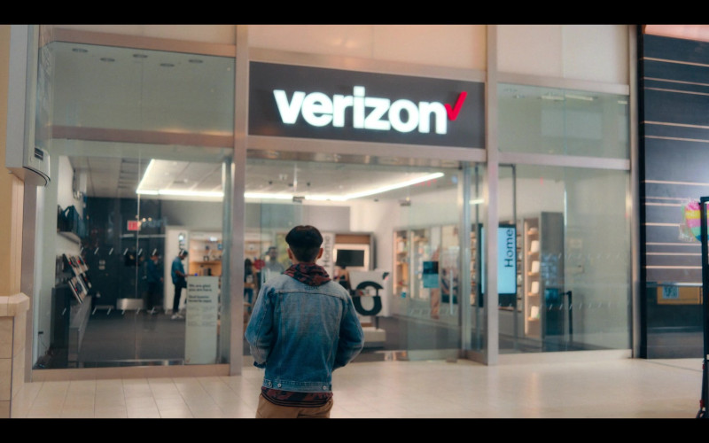 Verizon Store in Chang Can Dunk (2023)