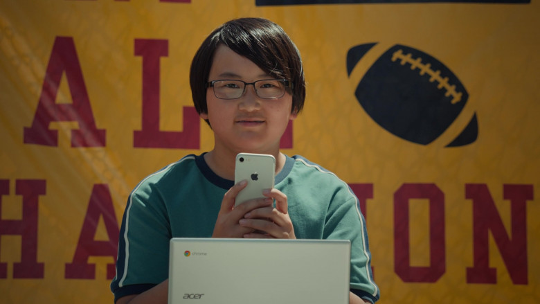 Acer Chrome Notebook and Apple iPhone in Doogie Kameāloha, M.D. S02E06 Post-Kiss Bliss (2023)