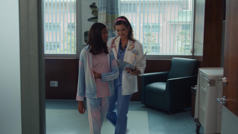 Adidas Women's Tracksuit in Doogie Kameāloha, M.D. S02E03 Message from the Chief (1)