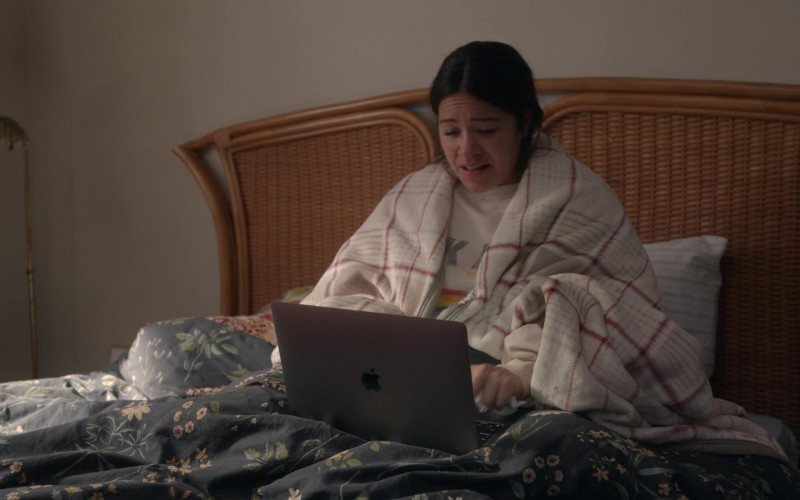 Apple MacBook Air Laptop Used by Actress Gina Rodriguez in Not Dead Yet S01E10 Not Well Yet (7)