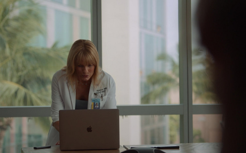 Apple MacBook Laptop Used by Kathleen Rose Perkins as Dr. Clara Hannon in Doogie Kameāloha, M.D. S02E01 A Hui Huo (6)