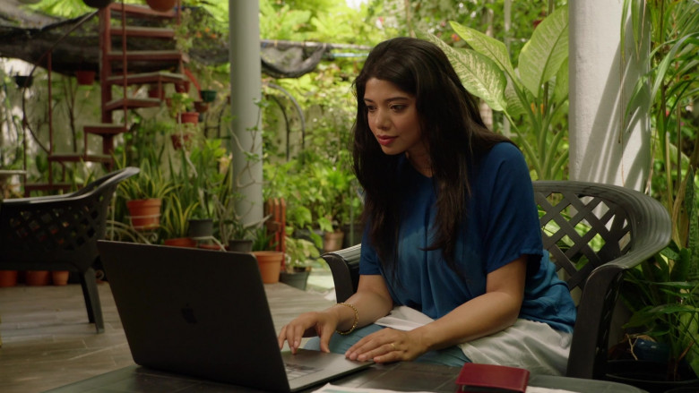 Apple MacBook Laptop in Love in the Maldives (2023)