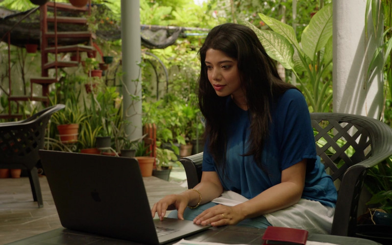 Apple MacBook Laptop in Love in the Maldives (2023)