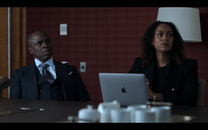 Apple MacBook Laptop in Power Book II Ghost S03E05 No More Second Chances (2023)