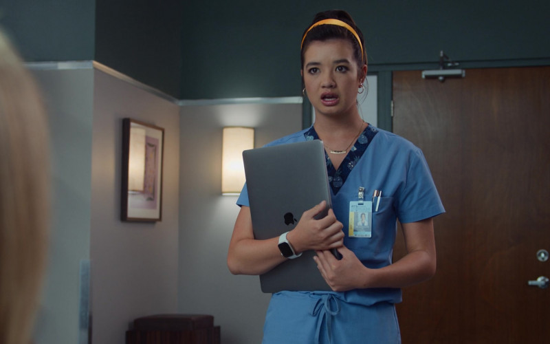 Apple MacBook Laptop of Peyton Elizabeth Lee in Doogie Kameāloha, M.D. S02E10 "Me" (2023)