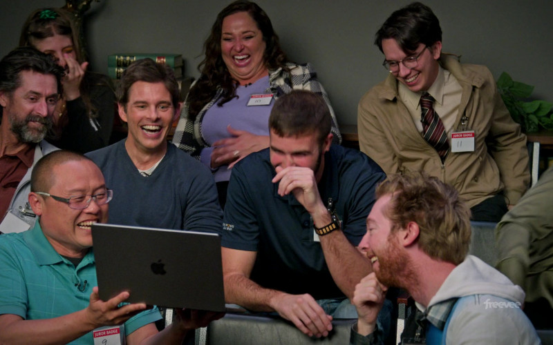 Apple MacBook Laptops in Jury Duty S01E08 The Verdict (3)