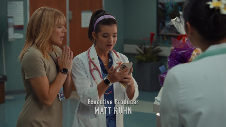 Apple Smartwatches in Doogie Kameāloha, M.D. S02E07 I'm Just a Mom (1)