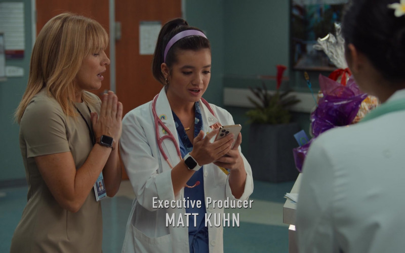 Apple Smartwatches in Doogie Kameāloha, M.D. S02E07 I'm Just a Mom (1)