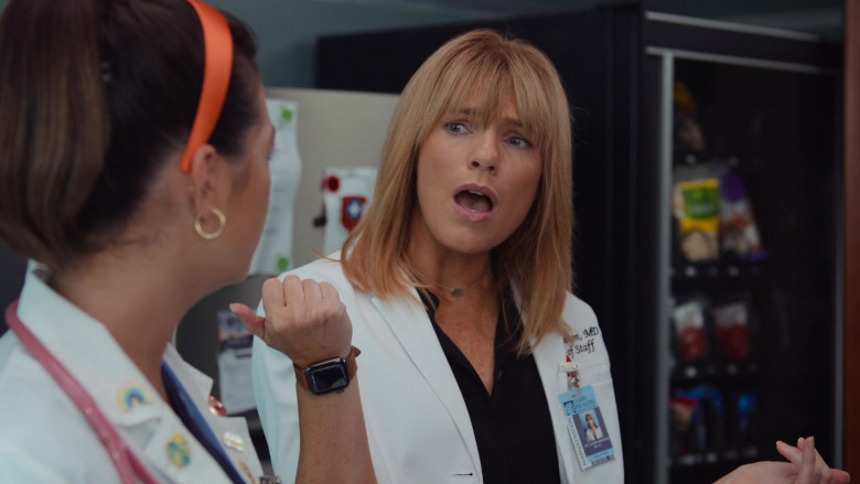Apple Smartwatches in Doogie Kameāloha, M.D. S02E07 I'm Just a Mom (2)