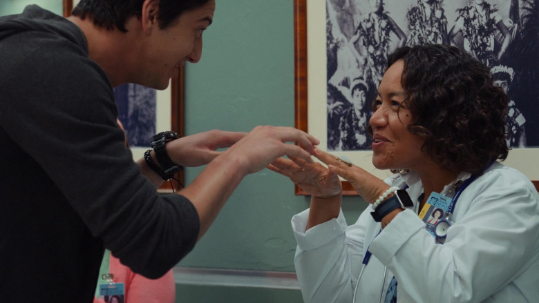 Apple Watches in Doogie Kameāloha, M.D. S02E09 Now What (1)