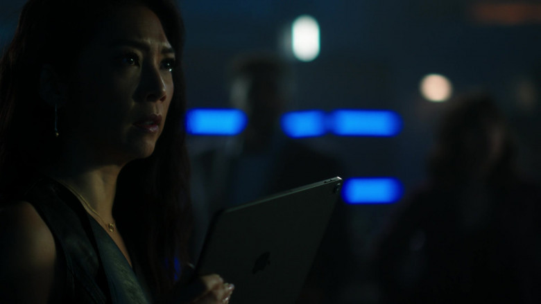 Apple iPad Tablet in Quantum Leap S01E18 Judgement Day (2023)