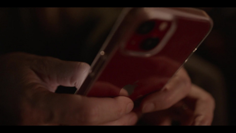 Apple iPhone Smartphone of Kathryn Hahn as Clare in Tiny Beautiful Things S01E01 Pilot (2)