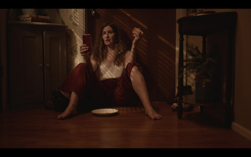 Apple iPhone Smartphone of Kathryn Hahn as Clare in Tiny Beautiful Things S01E03 The Ghost Ship