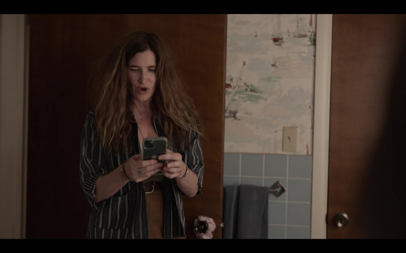 Apple iPhone Smartphone of Kathryn Hahn as Clare in Tiny Beautiful Things S01E06 "Broken Things" (2023)