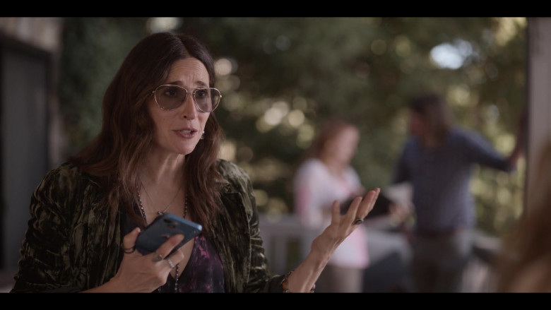 Apple iPhone Smartphone of Michaela Watkins as Amy in Tiny Beautiful Things S01E07 Go (2023)