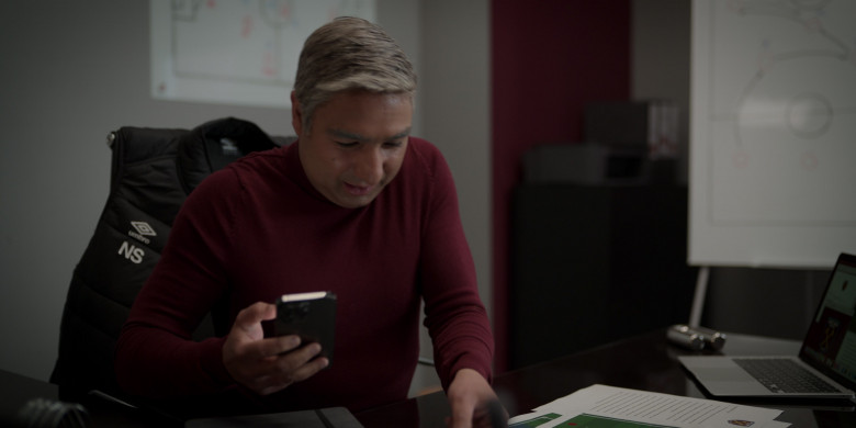 Apple iPhone Smartphone of Nick Mohammed as Nathan ‘Nate' Shelley in Ted Lasso S03E05 Signs