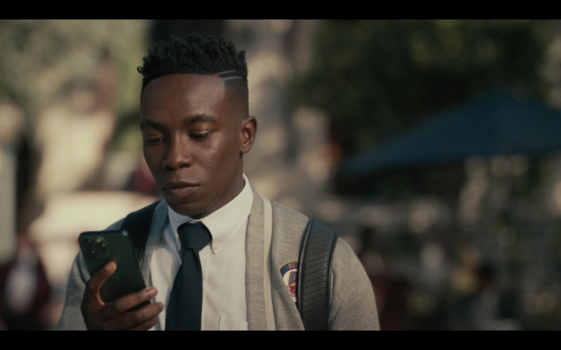 Apple iPhone Smartphone of Olly Sholotan in Bel-Air S02E09 Judgement Day (2023)