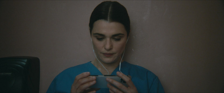 Apple iPhone Smartphone of Rachel Weisz in Dead Ringers S01E01 One (2023)