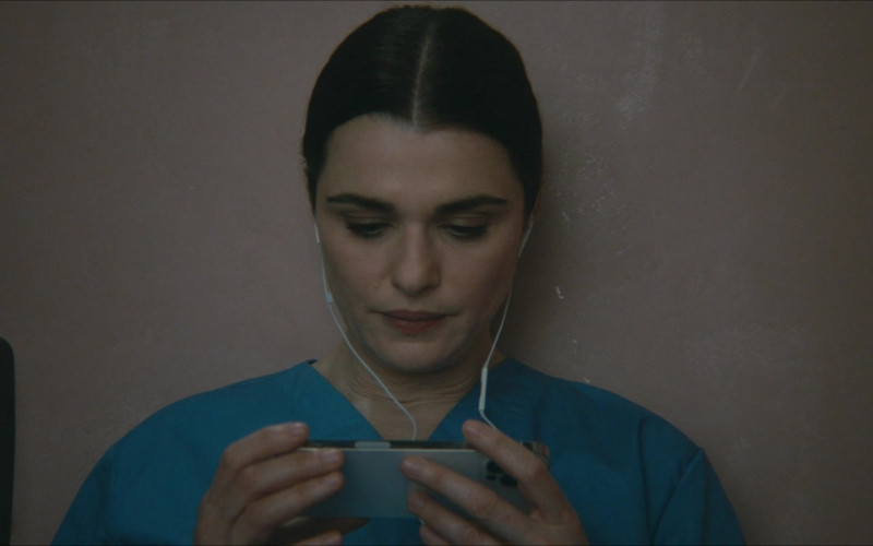 Apple iPhone Smartphone of Rachel Weisz in Dead Ringers S01E01 One (2023)