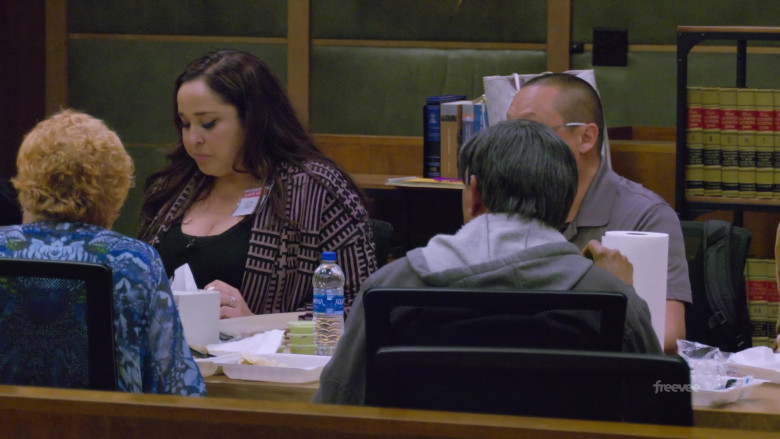 Aquafina Purified Bottled Drinking Water in Jury Duty S01E03 Foreperson (5)