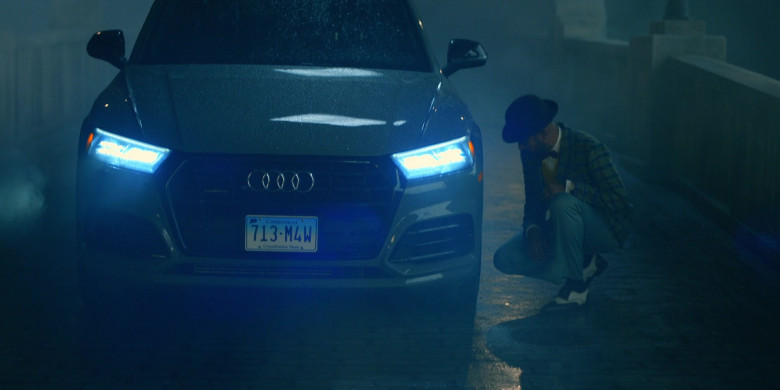 Audi Q5 Car in Schmigadoon! S02E01 Welcome to Schmicago (1)