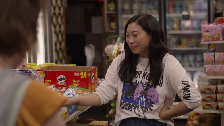 Pringles Chips in Awkwafina Is Nora From Queens S03E01 "Nightmares" (2023) - 365686