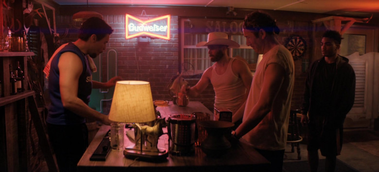 Budweiser Beer Sign in The Big Door Prize S01E06 Beau (3)
