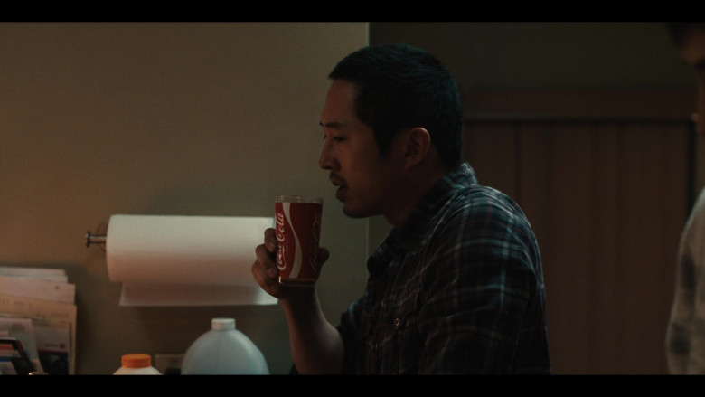 Coca-Cola Drinking Glass in Beef S01E04 Just Not All At The Same Time (2)