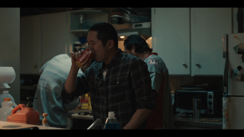 Coca-Cola Drinking Glass in Beef S01E04 Just Not All At The Same Time (3)