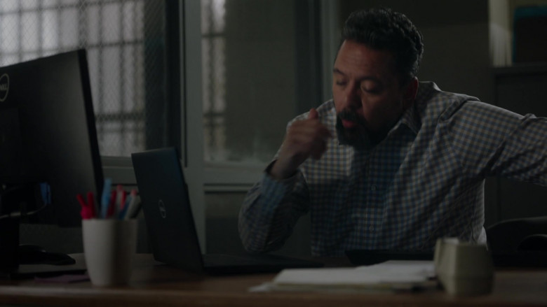 Dell PC Monitor and Laptop in The Rookie Feds S01E20 I Am Many (2023)
