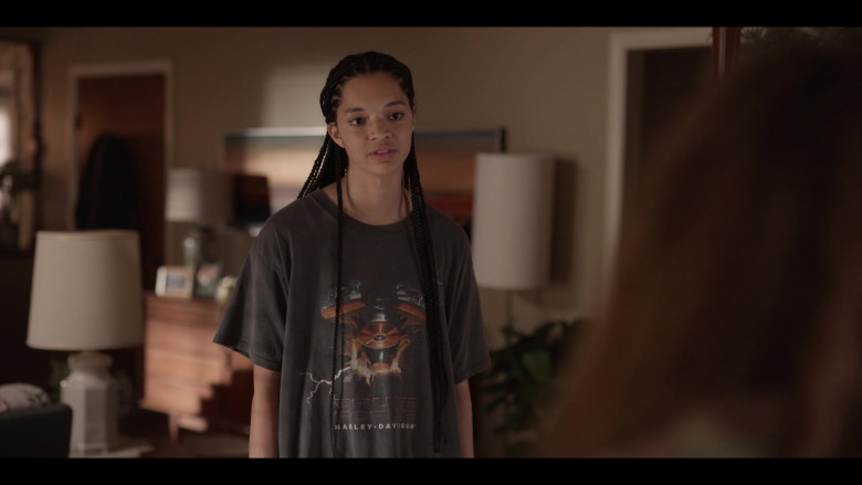 Harley-Davidson T-Shirt Worn by Tanzyn Crawford as Rae in Tiny Beautiful Things S01E05 The Nose (2)