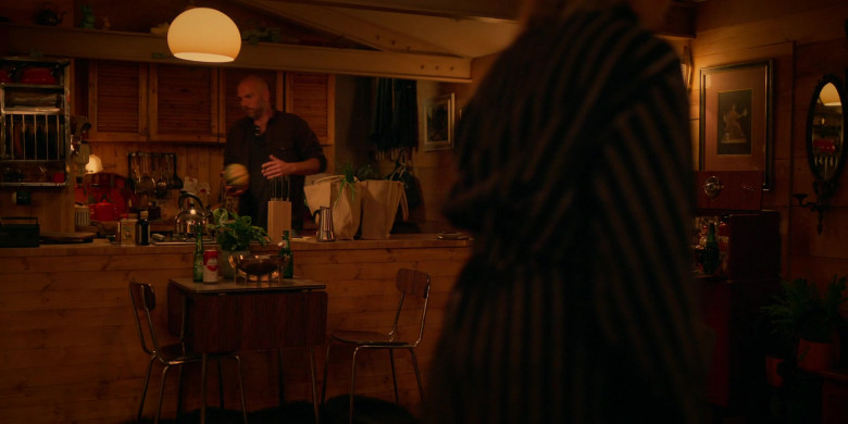 Heineken and Amstel Beer in Ted Lasso S03E06 Sunflowers (2)