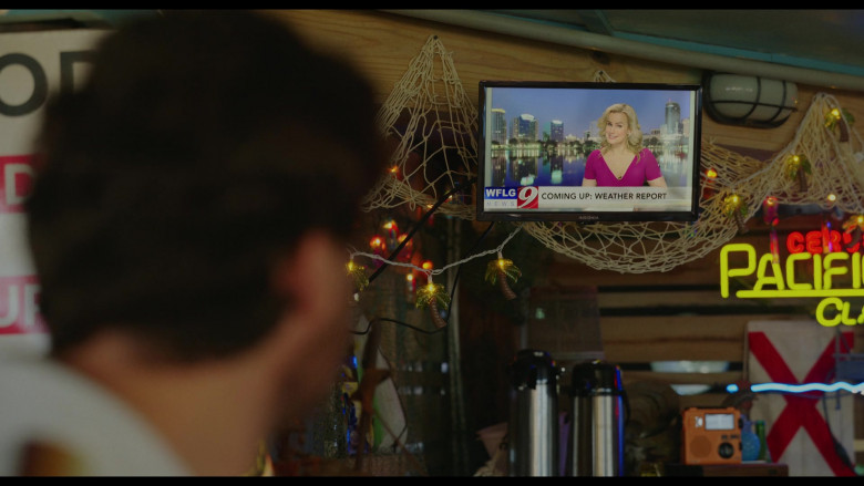 Insignia TV and Pacifico Beer Sign in Florida Man S01E04 One More Day (2023)