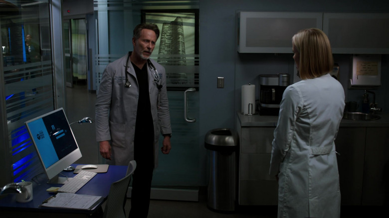 Keurig Coffee Maker in Chicago Med S08E18 I Could See the Writing on the Wall (2023)