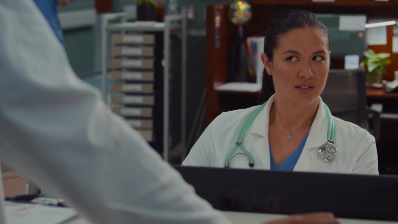 LG Monitors in Doogie Kameāloha, M.D. S02E03 Message from the Chief (2)