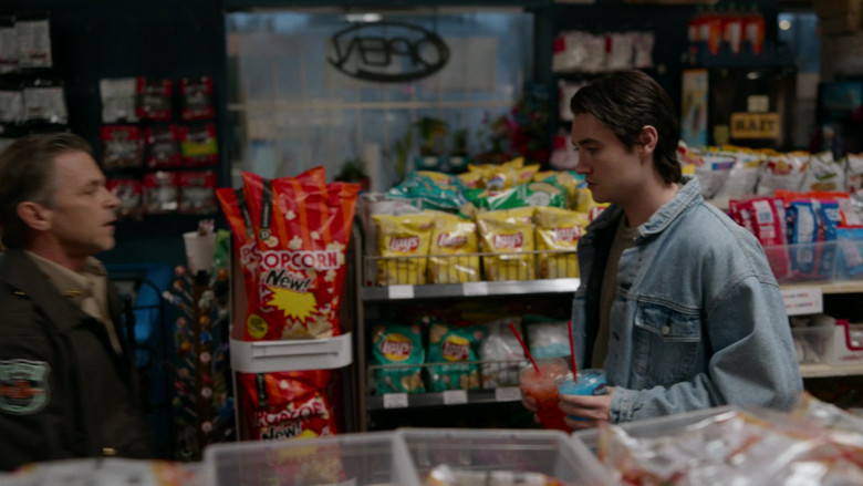 Lay's Potato Chips in School Spirits S01E07 Seance Anything (1)